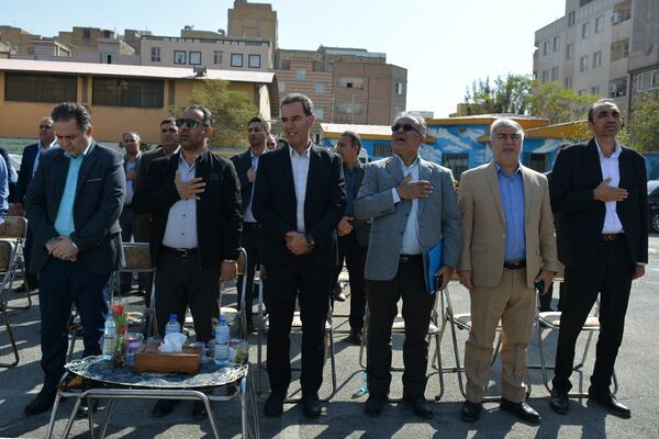 حاج مجید خوئی و بانو کمپانی، سازندگان ۹ کلاس جدید برای دختران بهارستانی