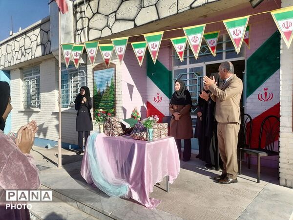 تجلیل از دانش آموزان برتر آموزشی دبیرستان حاج مهدی روحانی خلیل آباد