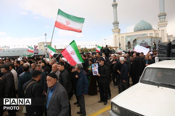 آیین تشییع 12 شهید حملات هوایی در قم