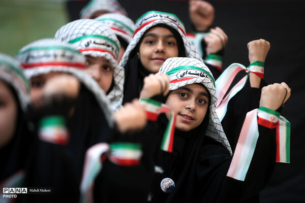 برگزاری همایش بزرگ جمع‌خوانی دانش‌آموزان با اجرای سرود و نوحه حماسی «باید برخاست» -2