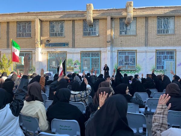  عزاداری به مناسبت دهه فاطمیه در مدرسه شهید محمدی پور خلیل آباد 