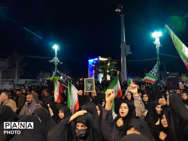 تصاویری از حضور پرشور شبانه مردم‌کوهدشت در میدان امام (ره)