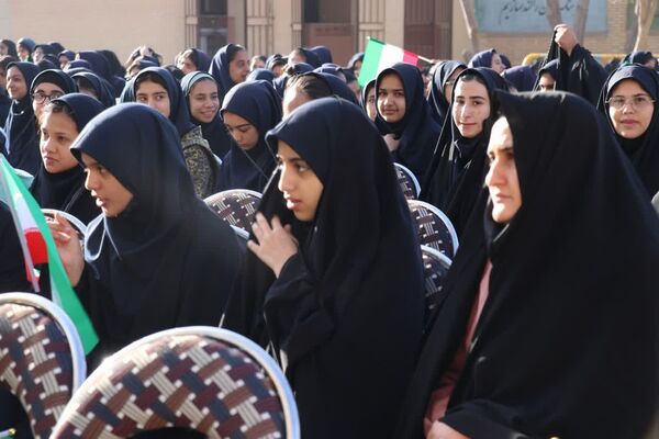 مراسم زنگ پدافند غیرعامل در مدرسه ام هانی ناحیه 2 یزد 
