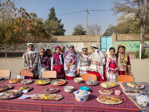 جشنواره غذا در مدرسه مدرس شهرستان چناران