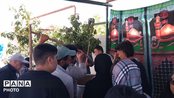 طعمِ نذری حسینی در رباط مراد