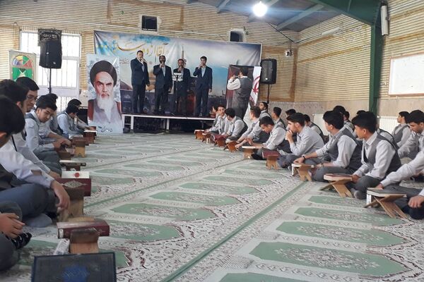 محفل انس با قرآن کریم به یاد شهید سید حسن نصرالله در مدارس ناحیه 2 شهرری 