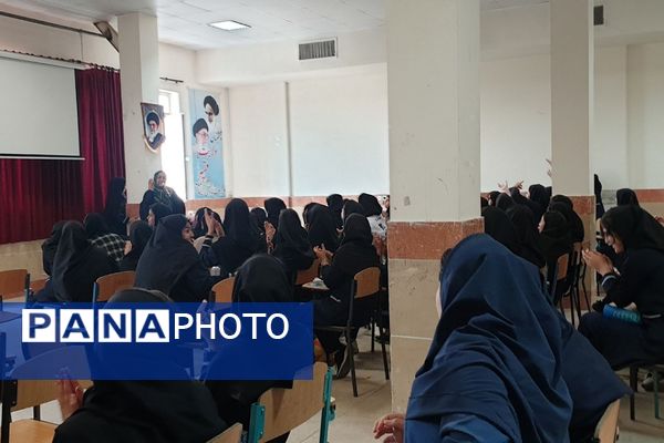 آیین سپاس معلم به مناسبت هفته گرامیداشت مقام معلم توسط دانش آموزان منطقه پردیس