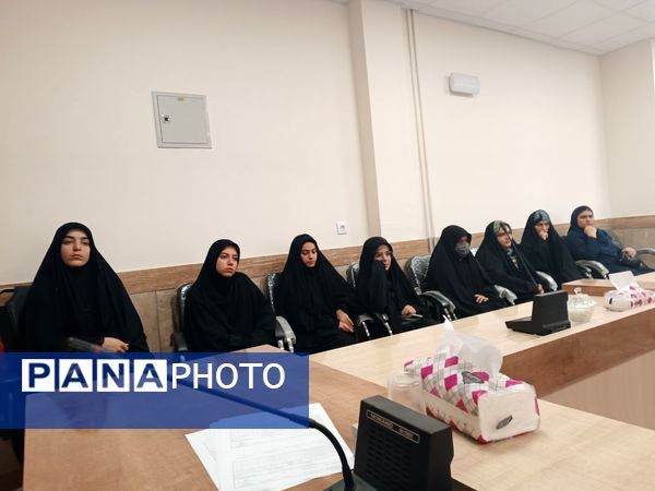 دیدار مدیر جدید آموزش و پرورش گناباد با جمعی از دانش‌آموزان