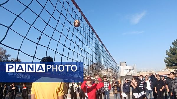اولین روز از مسابقات گروهی والیبال در دبیرستان شاهد ابوذر گروهی 