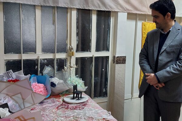 افتتاحیه نمایشگاه «مدرسه انقلاب» در مدرسه شهید شرافت بهارستان‌دو