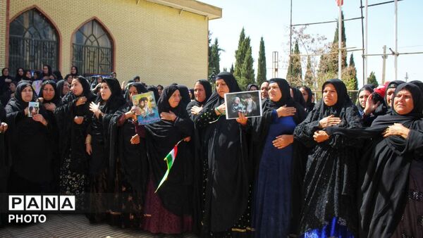 دیار آریوبرزن، پیکر فرزند دلیر خود را در آغوش گرفت