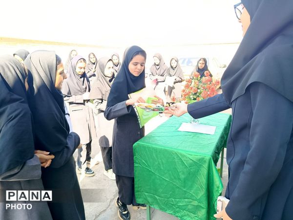 تجلیل از شاگردان برتر مدرسه گلشاد خلیل آباد