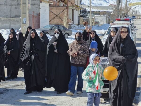 حماسه حضور گرم مردم بلده در سرمای زمستان 