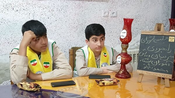 جلسه مربیان منتخب جهت آموزش توانمند سازی مربیان و دانش آموزان پیشتاز محمود‌آباد