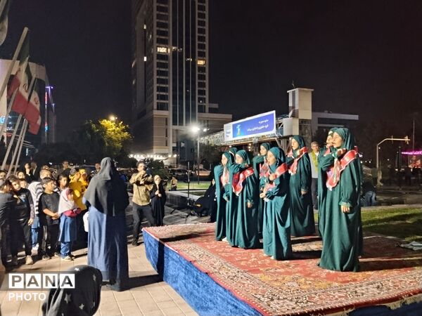 نماز جماعت بزرگ دانش‌آموزان مشهدی همزمان با اجلاس سراسری نماز 