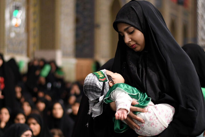 همدردی با رباب به یاد صحرای کربلا و طفل شیرخواره حسین (ع) 
