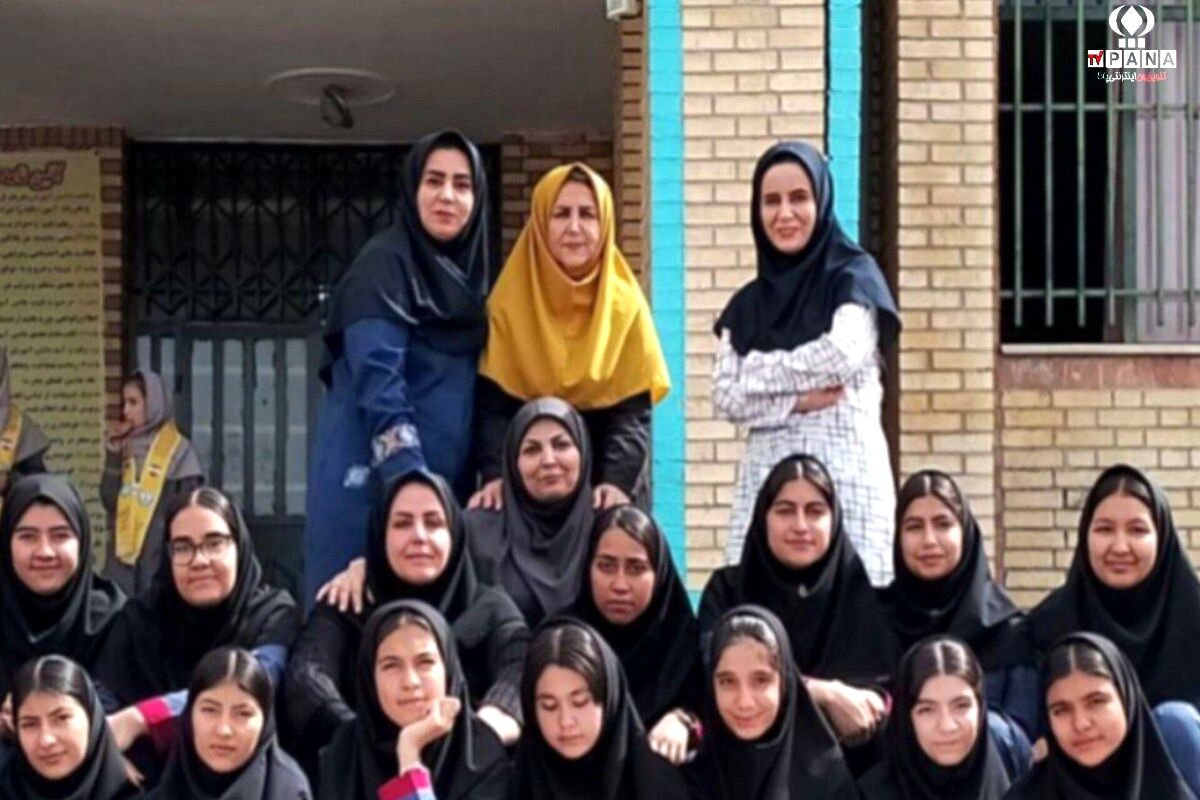 عکس یادگاری کلاس ۹٫۲ مدرسه زینبیه پاکدشت