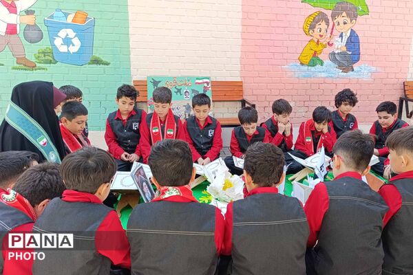 محفل انس با قرآن و برپایی نماز جماعت در مدرسه ابتدایی ایمان بجنورد