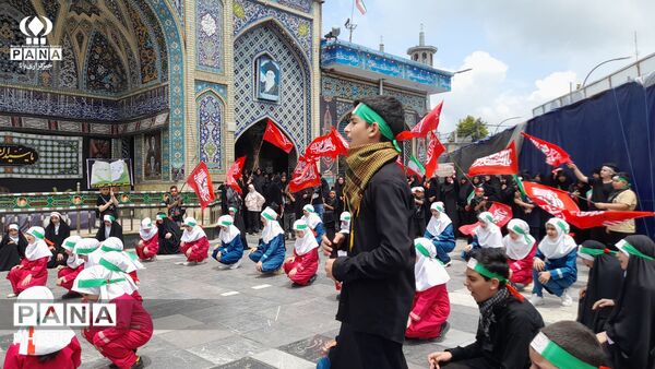 تشییع نمادین رهبر شهید