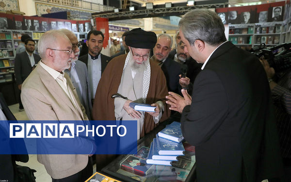 بازدید رهبر معظم انقلاب اسلامی از سی‌وپنجمین نمایشگاه کتاب تهران