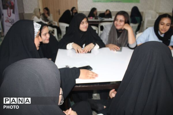 پاتوق دختران نوجوان مبارز در سملقان 