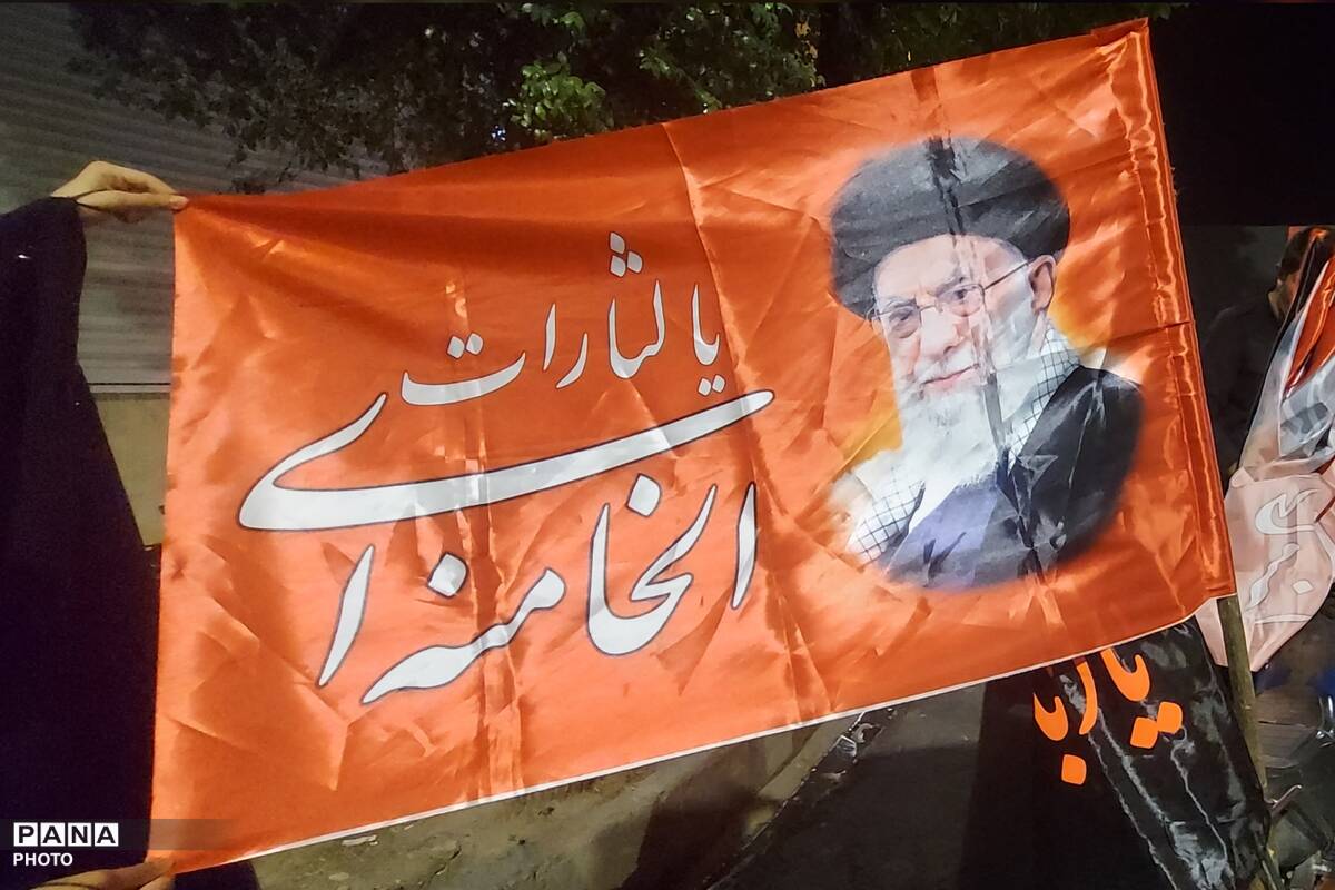 هم‌نوایی با تهران؛ آیین وداع آباده‌ای‌ها با رهبر شهید