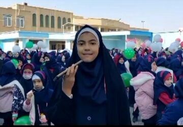 آیین گرامیداشت ایام دهه فجر در دبستان پیروزی قم