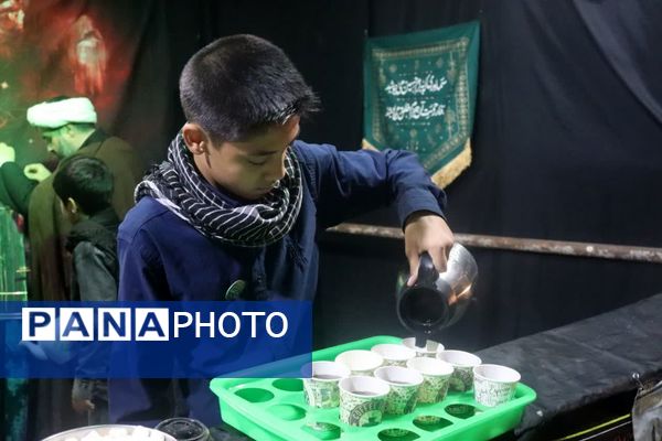 خادمی نوجوانان در عزاداری سید و سالار شهیدان در مشهد