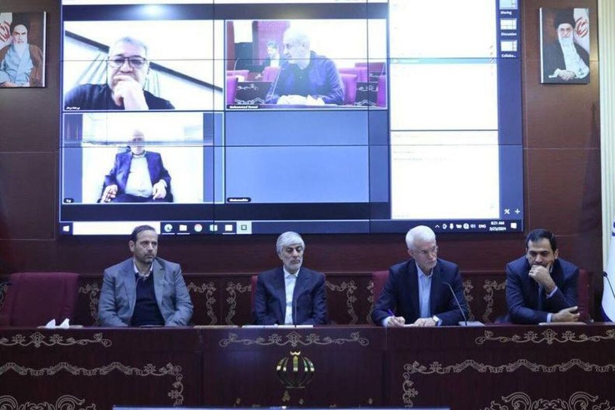 برگزاری جلسه اخذ مجوز حرفه‌ای سرخابی‌ها با حضور وزیر ورزش و جوانان

