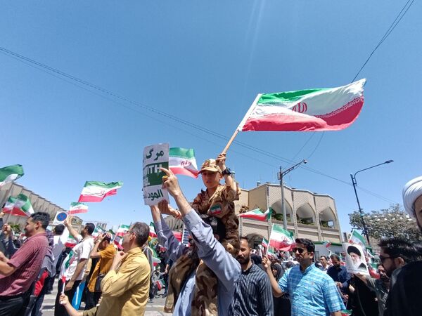 راهپیمایی جمعه خشم و نصر با حضور پرشور مشهد مقدس برگزار شد