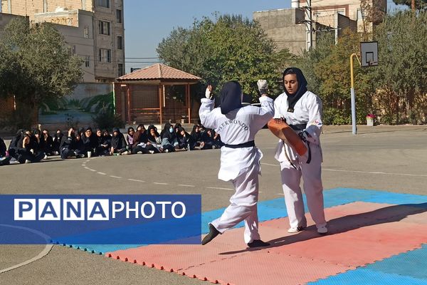 برگزاری برنامه های شاد و متنوع به مناسبت هفته تربیت بدنی در دبیرستان فضیلت شاهد