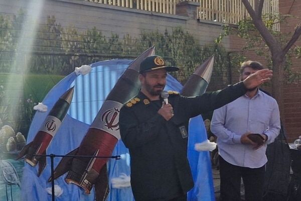 رزمایش کمک مومنانه و تهیه لوازم التحریر برای دانش‌آموزان و خانواده‌های بی بضاعت در ناحیه 2 شهرری 