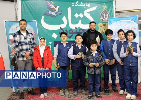 بازدید مدیرکل آموزش و پرورش خراسان شمالی از نمایشگاه هفته کتاب و کتابخوانی