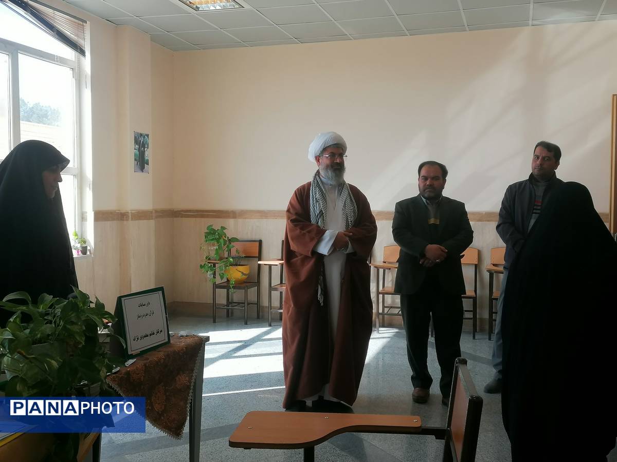 بازدید امام جمعه کاشمر از مسابقات قرآن، عترت و نماز ویژه دختران شهرستان کاشمر 