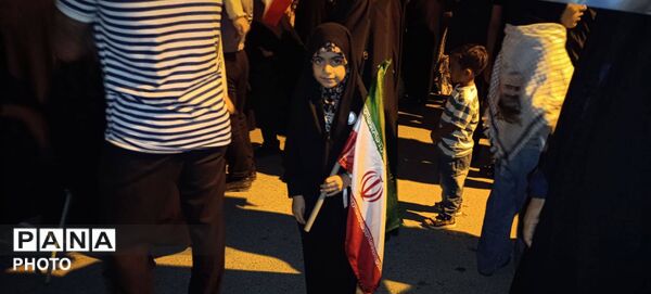 تجمع باشکوه مردم بندرعباس در حمایت از رهبری انقلاب