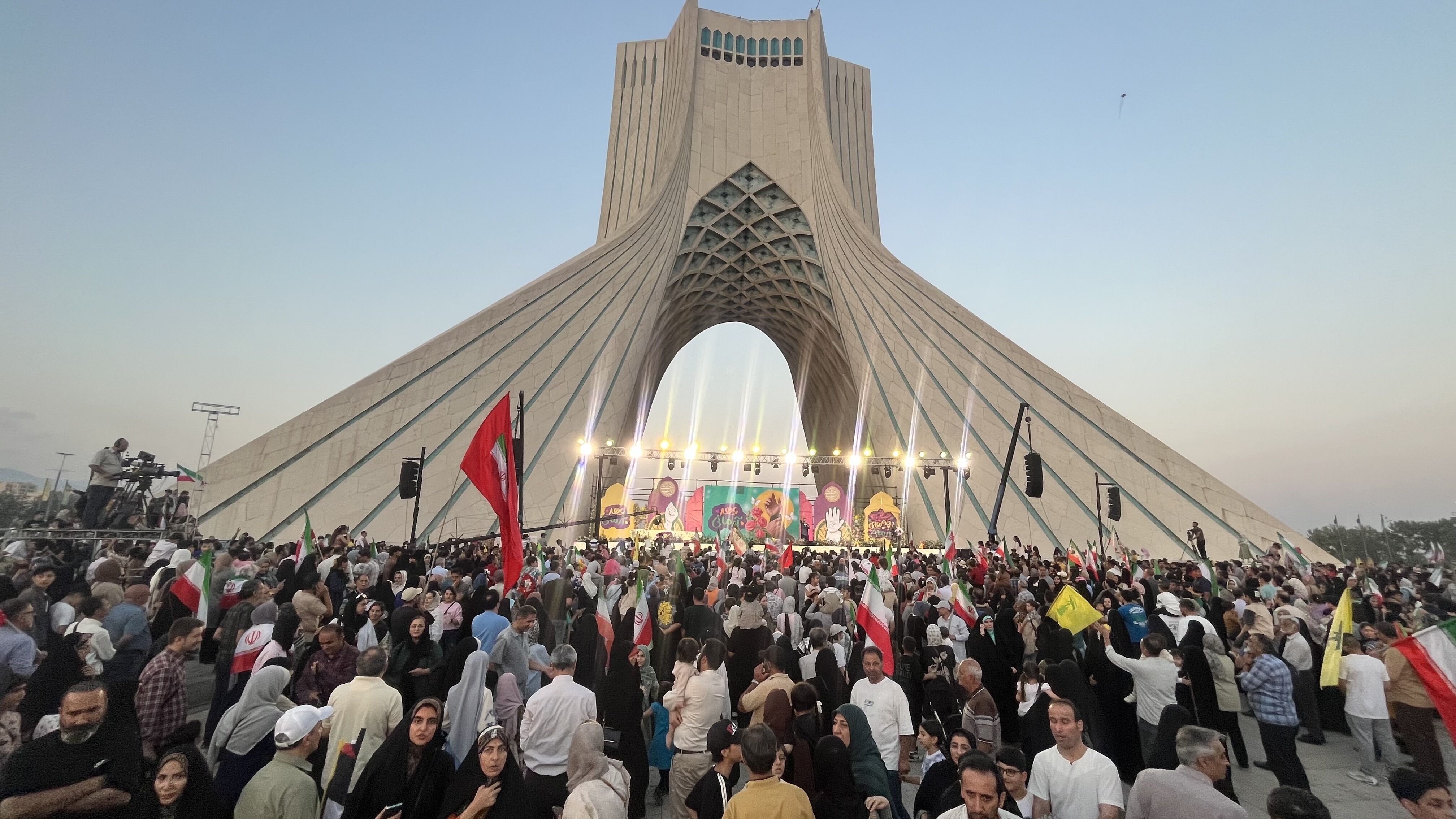خروش عاشقان امیرالمؤمنین(ع) در مهمانی بزرگ غدیر تهران
