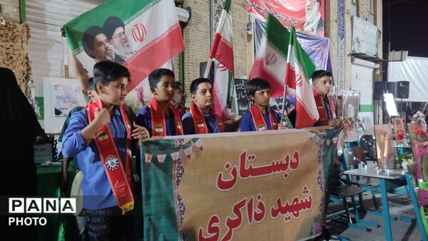 حضور گسترده مردم حاجی‌آباد در یادواره رهبر شهید و شهدای فرهنگی 