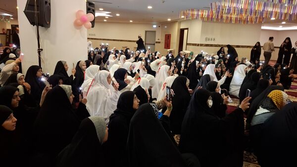 نخستین دیدار معنوی دانش‌آموزان دختر اعزامی به حج عمره با خانه خدا