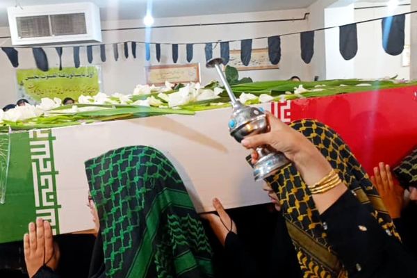 تشییع شهید گمنام در دبیرستان دخترانه شاهد قهرمان ایزدی ناحیه 3 شیراز