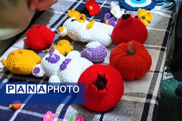 از سنت تا خلاقیت، برگزاری نمایشگاه صنایع دستی یلدا در دبیرستان توحید یک