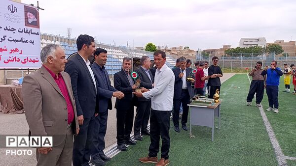 اختتامیه مسابقات فوتبال چند جانبه یادواره رهبر شهید و دانش آموزان شهید میناب در ملکان