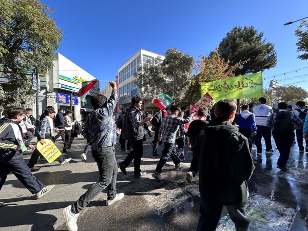 راهپیمایی ۱۳ آبان مدرسه شهید رجایی یک بجنورد