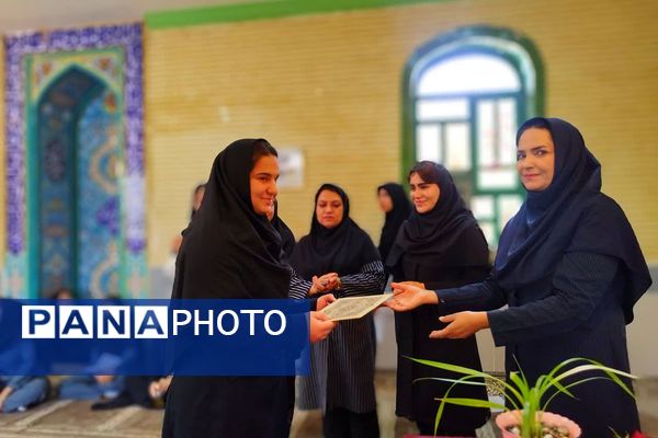 تجلیل از دانش‌آموزان برتر علمی، قرآنی و سرود دبیرستان فرهیختگان شهرستان باشت