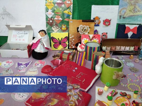 نمایشگاه هنرهای دستی دانش‌آموزان دبستان آزادی در هفته ماها
