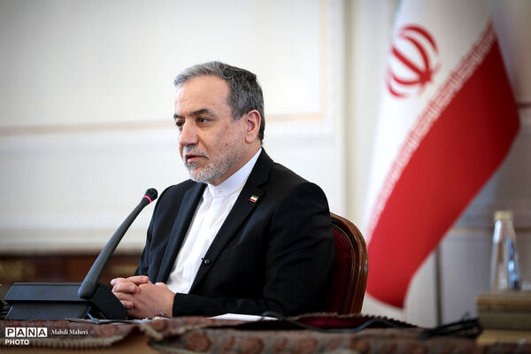 نشست وزیر امور خارجه با سفرا و روسای نمایندگی‌های خارجی و بین‌المللی
