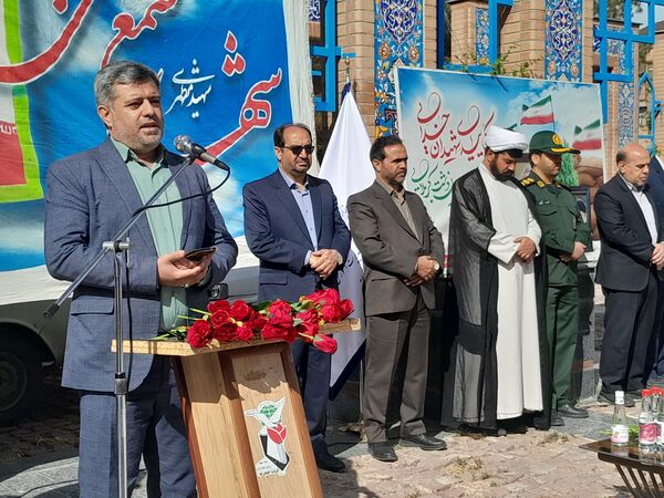 آیین نواختن زنگ سپاس معلم در دبیرستان دخترانه ارشاد تربت حیدریه 
