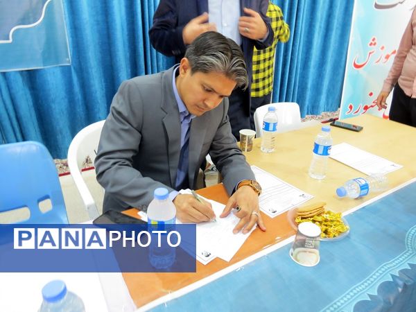 برپایی میز خدمت اداره‌کل آموزش پرورش استان در مصلی بجنورد 