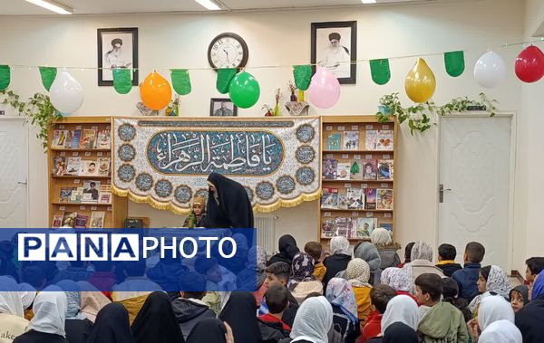 تقدیر از مادر شهید مهدی زاهدلویی در کتابخانه امام علی(ع) قم