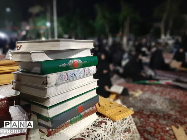 مراسم چهلم شهادت رهبر انقلاب اسلامی ایران در میدان باغ ملی یزد