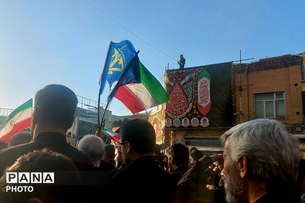 دسته عزاداران تهرانی به مناسبت شهادت امام حسین (ع)